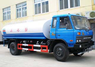 東風153國三灑水車