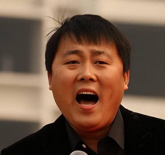 从棉纺厂搬运工到全国冠军,把演出经纪全交给妻子打理,对比玖月奇迹才